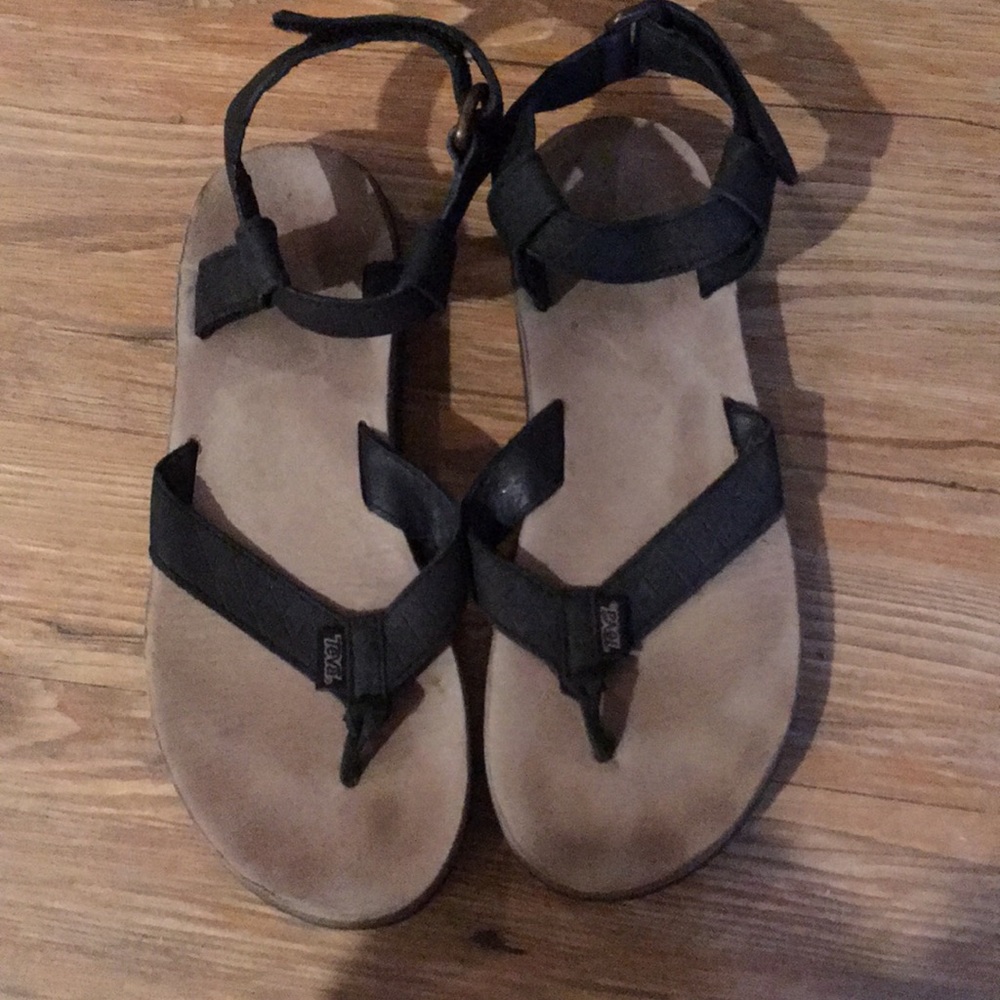 Women’s tevas